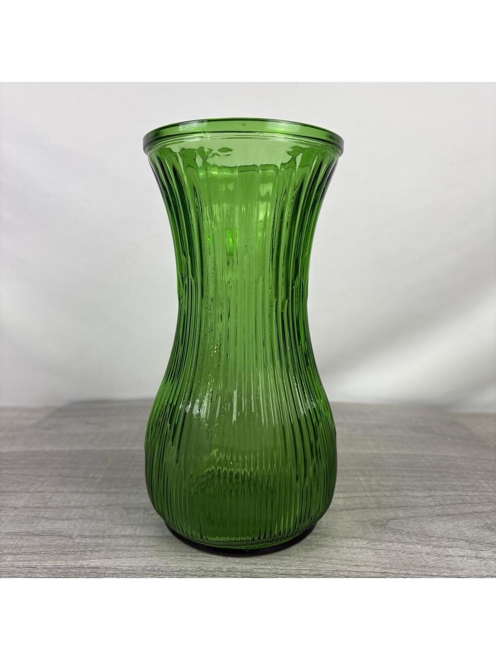 Vintage Hoosier Glass Emerald Green Ribbed Vase - Model 4086-A